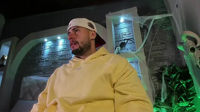 Snapshot of dominic_de_luca chatting on October 24, 1:51 am dominic de luca online show from October 24, 1:51 am