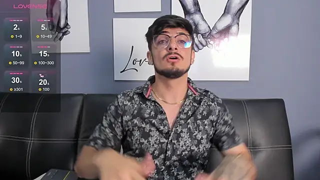 AaronFuentes7 online show from September 12, 7:47 pm
