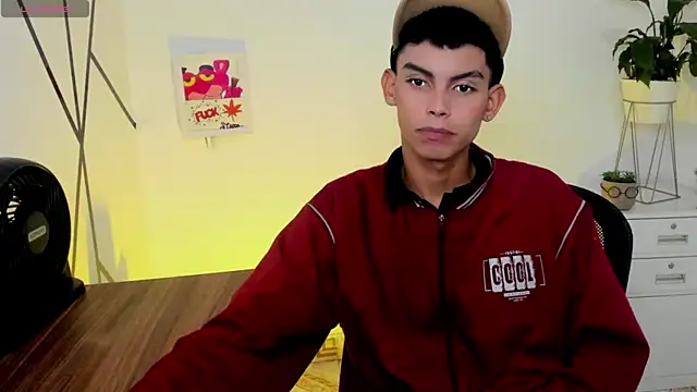 Snapshot of Room_69x chatting on October 12, 4:17 am Room 69x online show from October 12, 4:17 am