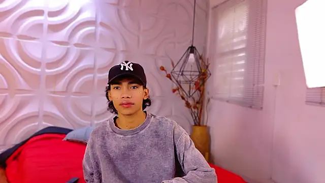 AlanCutee online show from June 28, 2:01 pm