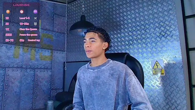 Snapshot of AlanCutee chatting on October 9, 12:32 pm AlanCutee online show from October 9, 12:32 pm
