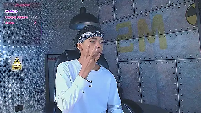 Snapshot of AlanCutee chatting on September 30, 12:31 pm AlanCutee online show from September 30, 12:31 pm