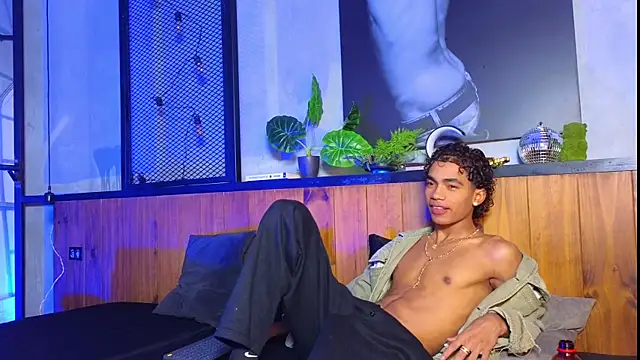 AlanCutee online show from April 24, 12:40 pm