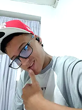 NoahLux online show from October 22, 4:43 pm