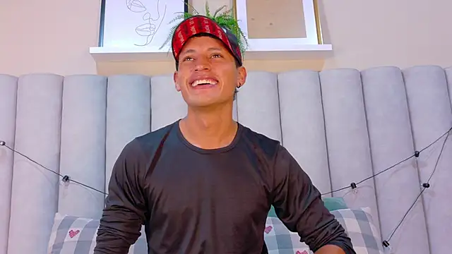 LaynorRoss  online show from February 18, 8:06 pm