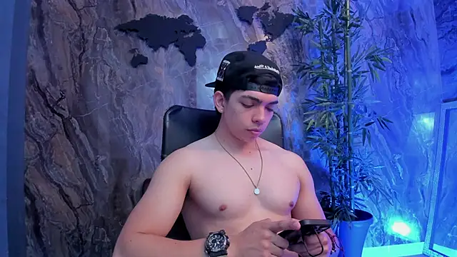 Eryonbradley online show from April 27, 11:21 pm