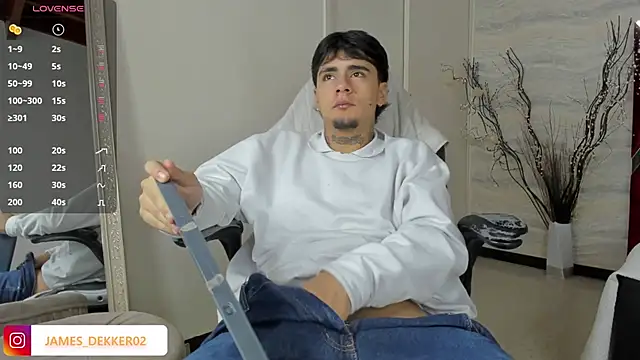 Snapshot of JamesDeker chatting on September 30, 8:12 pm JamesDeker online show from September 30, 8:12 pm