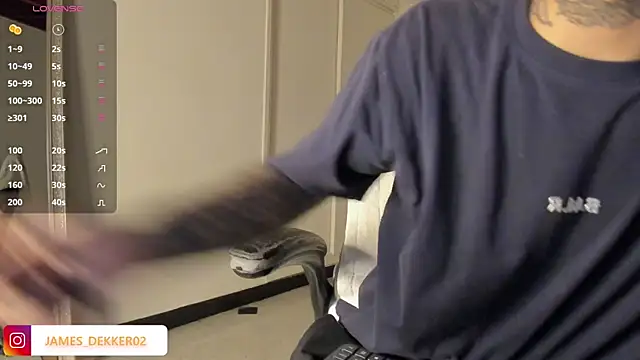 Snapshot of JamesDeker chatting on October 2, 9:08 pm JamesDeker online show from October 2, 9:08 pm