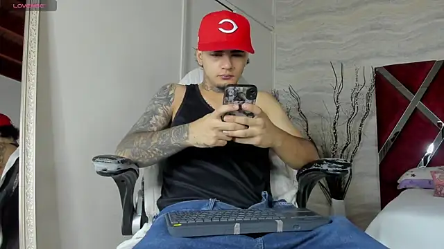 Snapshot of JamesDeker chatting on September 25, 8:30 pm JamesDeker online show from September 25, 8:30 pm