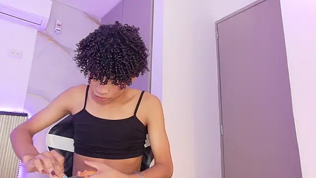 Snapshot of Ivone_Rose_ chatting on October 12, 12:54 pm Ivone Rose online show from October 12, 12:54 pm
