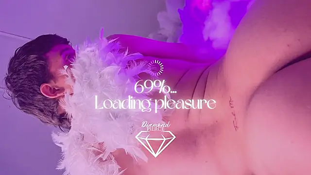 Snapshot of Diamond_Piarce chatting on October 23, 3:54 am Diamond Piarce online show from October 23, 3:54 am