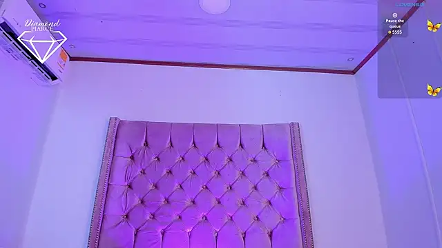 Snapshot of Diamond_Piarce chatting on October 16, 4:09 am Diamond Piarce online show from October 16, 4:09 am