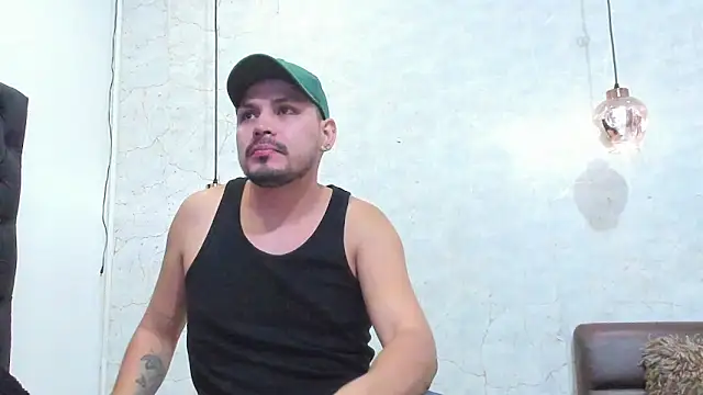 Snapshot of AndresSterling_ chatting on October 3, 11:21 pm AndresSterling online show from October 3, 11:21 pm
