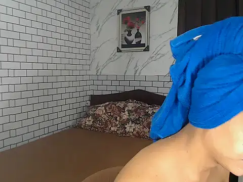 Snapshot of Latinahugecock chatting on September 26, 2:53 am Latinahugecock online show from September 26, 2:53 am