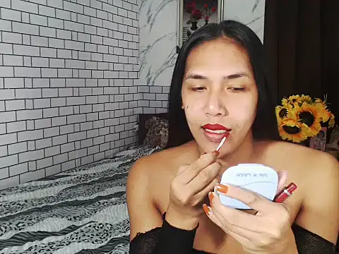 Snapshot of Latinahugecock chatting on October 9, 6:24 pm Latinahugecock online show from October 9, 6:24 pm