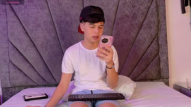 Felipe Cold online show from April 7, 2:44 am