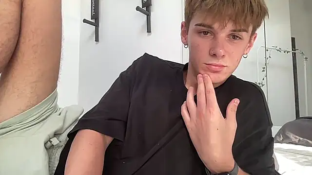 Snapshot of Milk_Guy chatting on September 10, 2:59 pm Milk Guy online show from September 10, 2:59 pm
