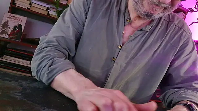 Snapshot of yvanbonar chatting on October 21, 1:58 pm yvanbonar online show from October 21, 1:58 pm