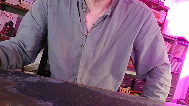 Snapshot of yvanbonar chatting on October 13, 7:14 am yvanbonar online show from October 13, 7:14 am