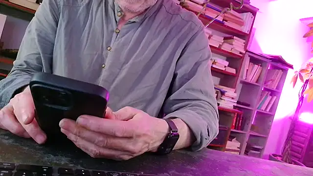 Snapshot of yvanbonar chatting on October 14, 10:55 am yvanbonar online show from October 14, 10:55 am