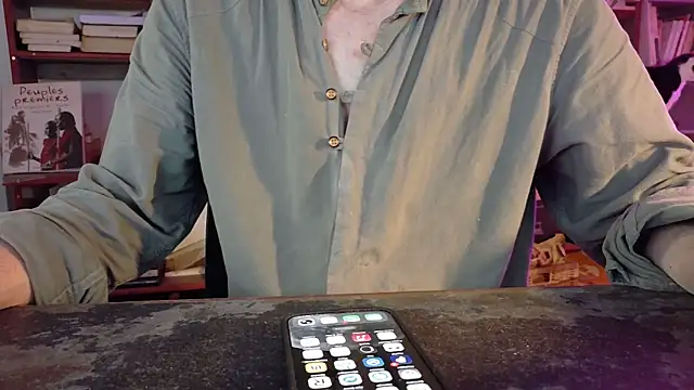 Snapshot of yvanbonar chatting on October 29, 3:04 pm yvanbonar online show from October 29, 3:04 pm