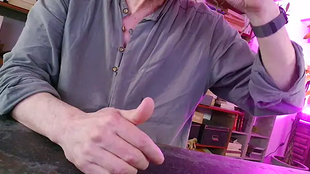 Snapshot of yvanbonar chatting on October 17, 11:14 am yvanbonar online show from October 17, 11:14 am