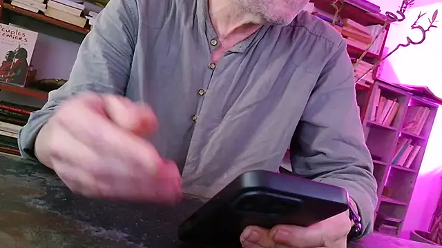 Snapshot of yvanbonar chatting on October 16, 11:07 am yvanbonar online show from October 16, 11:07 am