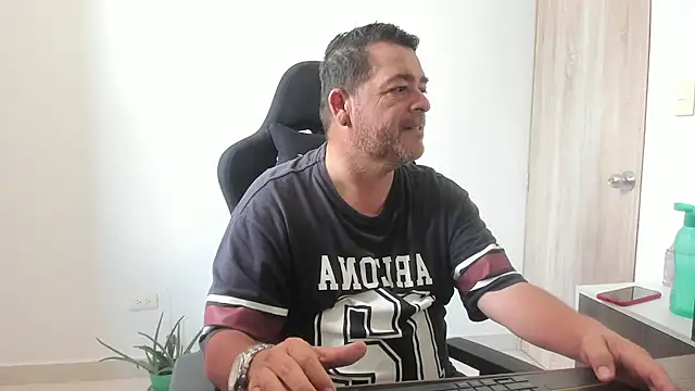 Snapshot of massimo_dannger chatting on October 15, 6:15 pm massimo dannger online show from October 15, 6:15 pm