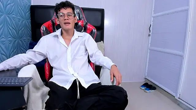 LittleMax23 online show from November 13, 1:05 pm