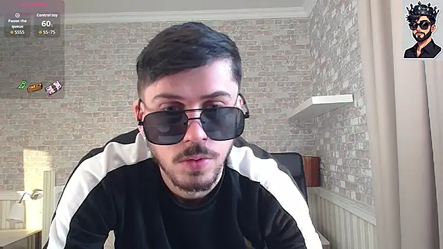 Snapshot of JonahShaw chatting on October 30, 5:42 am JonahShaw online show from October 30, 5:42 am