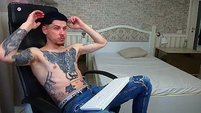 JonahShaw online show from May 12, 4:54 am
