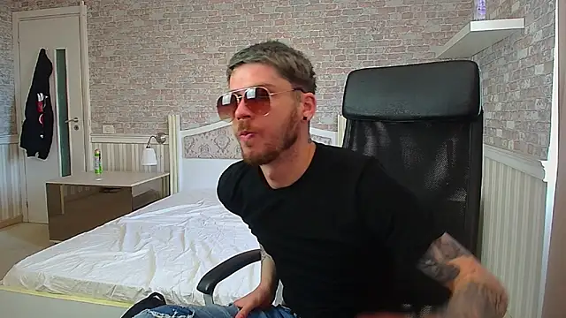 JonahShaw online show from June 16, 4:26 am