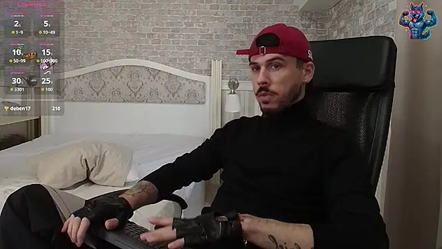 Snapshot of JonahShaw chatting on October 21, 6:16 am JonahShaw online show from October 21, 6:16 am