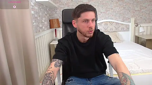 JonahShaw online show from April 29, 8:41 am