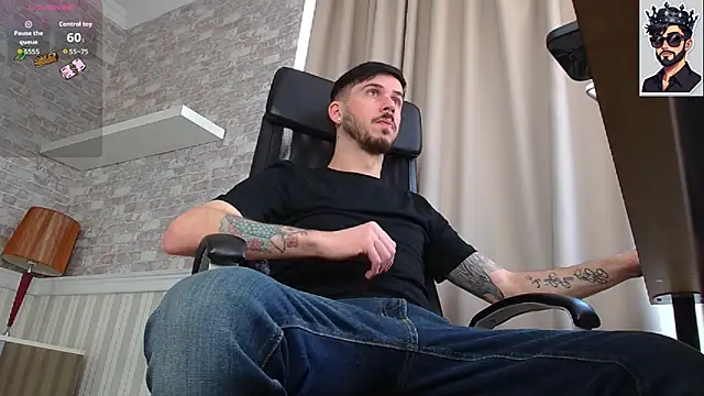 Snapshot of JonahShaw chatting on October 31, 9:01 am JonahShaw online show from October 31, 9:01 am