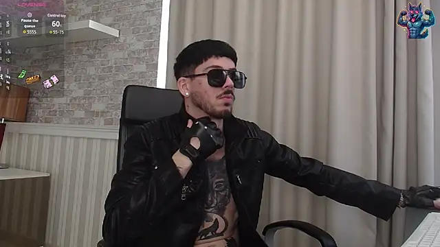 Snapshot of JonahShaw chatting on October 22, 6:17 am JonahShaw online show from October 22, 6:17 am