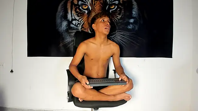 tyler twink boy online show from June 10, 1:56 pm