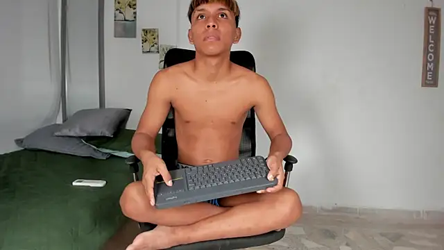 tyler twink boy online show from May 20, 2:45 pm