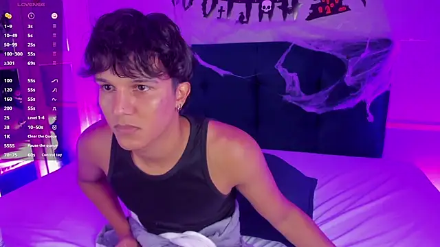 Snapshot of Leo_Savage_ chatting on October 17, 4:49 am Leo Savage online show from October 17, 4:49 am