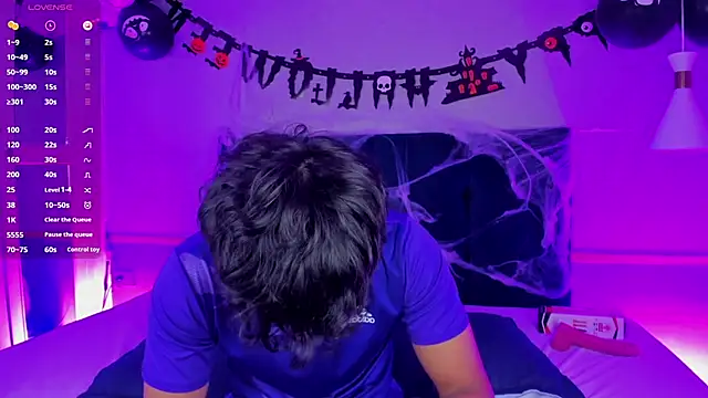 Snapshot of Leo_Savage_ chatting on October 21, 4:37 am Leo Savage online show from October 21, 4:37 am