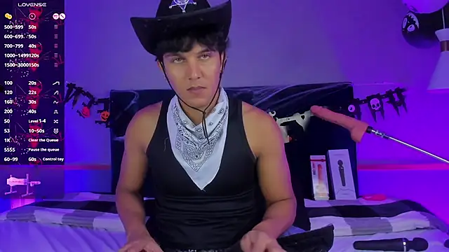 Snapshot of Leo_Savage_ chatting on November 1, 4:27 am Leo Savage online show from November 1, 4:27 am