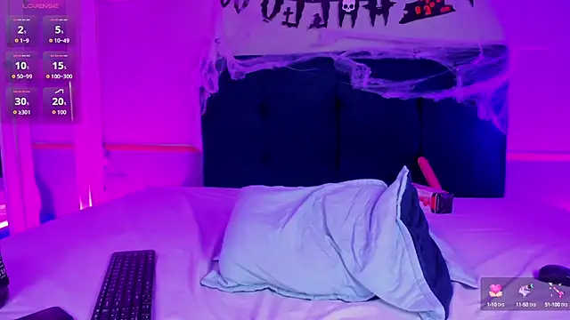 Snapshot of Leo_Savage_ chatting on October 16, 4:42 am Leo Savage online show from October 16, 4:42 am