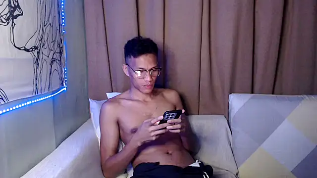 Snapshot of fantasy_davidxx chatting on October 5, 11:36 am fantasy davidxx online show from October 5, 11:36 am