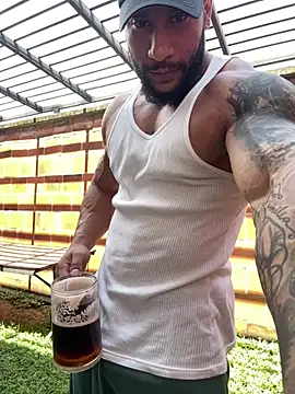 Snapshot of Andrew_Johnnson chatting on October 13, 3:51 pm Andrew Johnnson online show from October 13, 3:51 pm