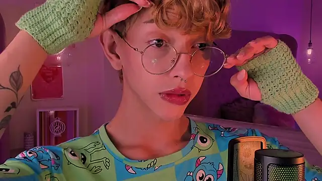 Snapshot of imDamiano chatting on October 24, 10:11 pm imDamiano online show from October 24, 10:11 pm