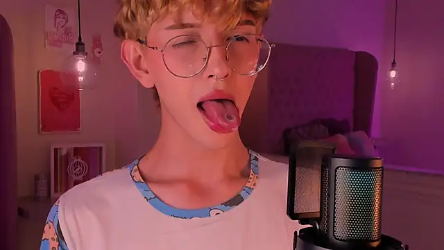 Snapshot of imDamiano chatting on October 25, 10:22 pm imDamiano online show from October 25, 10:22 pm