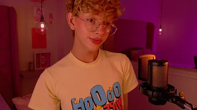 Snapshot of imDamiano chatting on October 31, 9:40 pm imDamiano online show from October 31, 9:40 pm