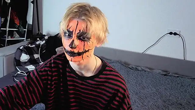 Your avatar online show from October 30, 9:49 pm