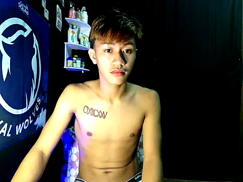 Snapshot of naughtyboyloy_0 chatting on October 26, 3:58 pm naughtyboyloy 0 online show from October 26, 3:58 pm