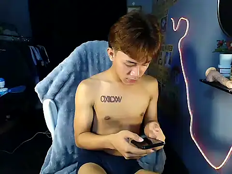 naughtyboyloy 0 online show from June 17, 11:06 pm